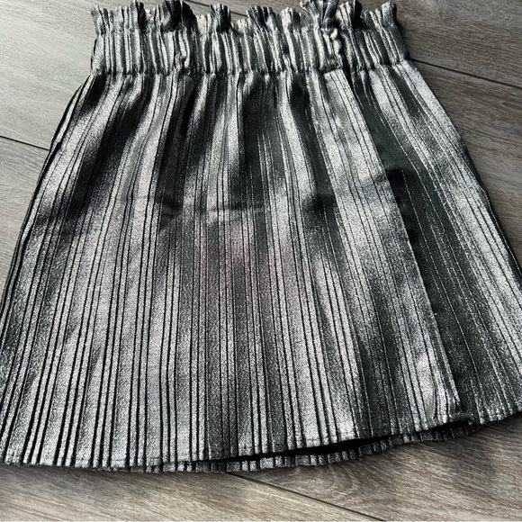 ZARA Silver Metallic Pleated Mini Skirt - Picture 7 of 16